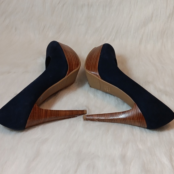 Stuart Weitzman Blue Suede Wooden Heels Size 8.5 M - Picture 5 of 8